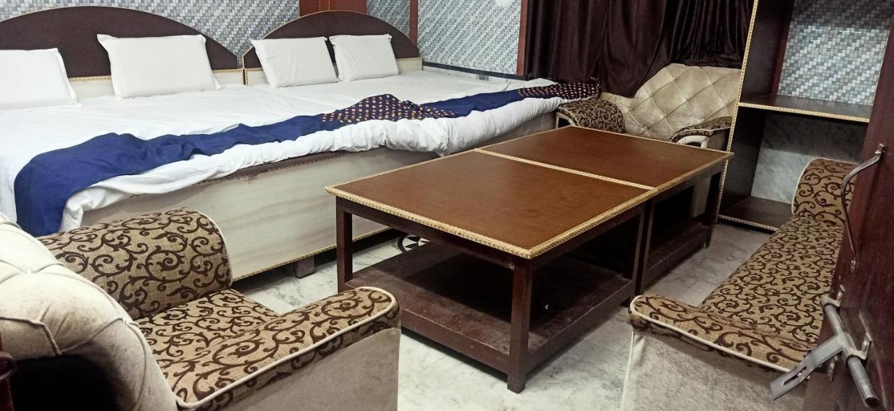 Oyo Om Sai Guest House Mainpuri Exterior foto