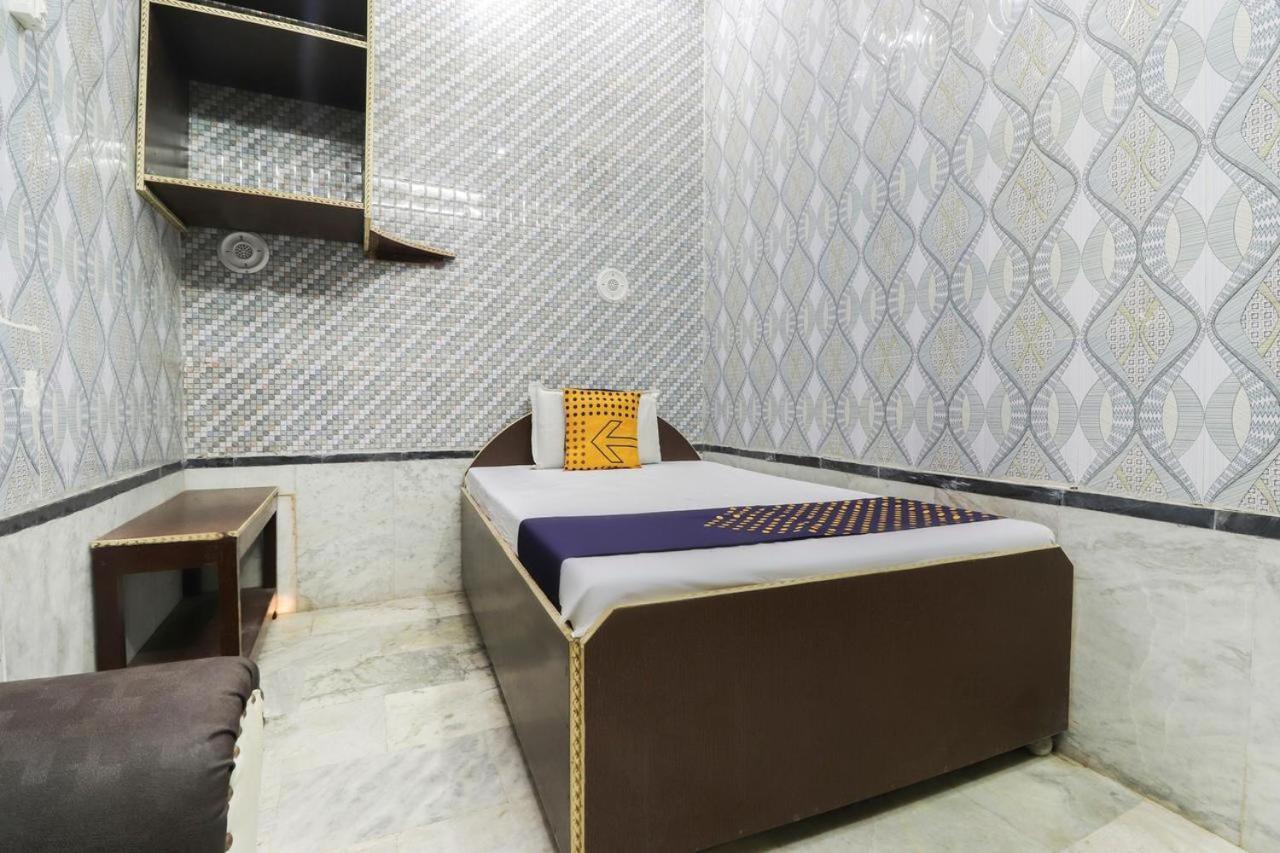 Oyo Om Sai Guest House Mainpuri Exterior foto